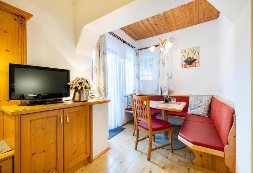 Family flat with balcony, Sportpension Bergblick
