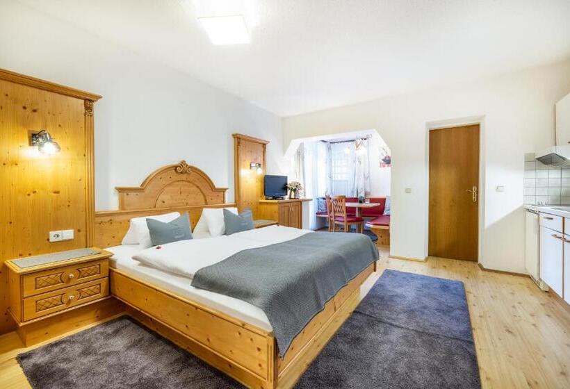 침실 4개 아파트, Sportpension Bergblick