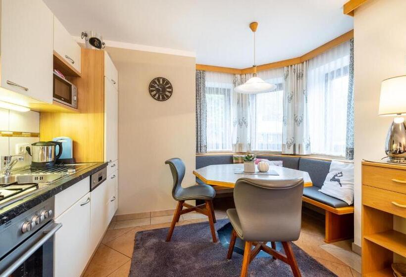 침실 4개 아파트, Sportpension Bergblick