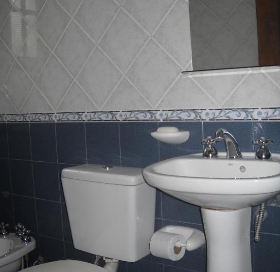 חדר סטנדרט לשלושה, El Castillito