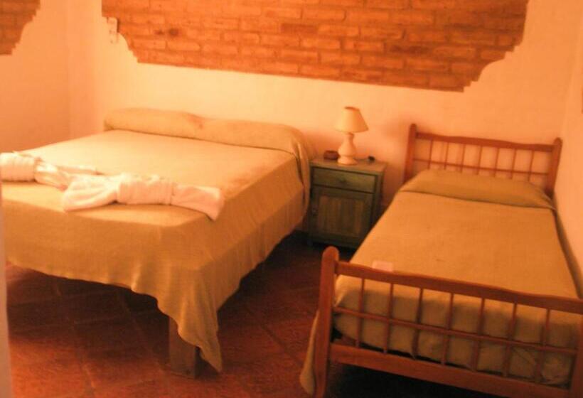 חדר סטנדרט לשלושה, El Castillito