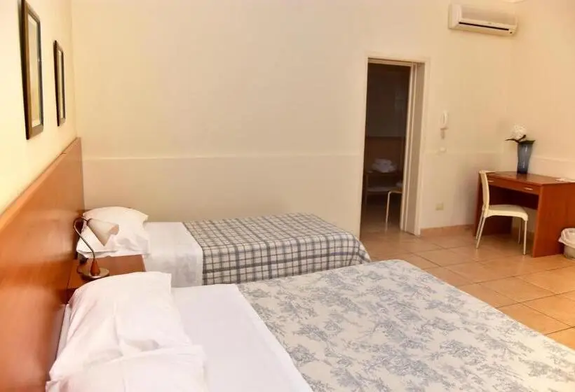 Basic Kolmen Hengen Huone, Affittacamere Sestiere Santa Caterina