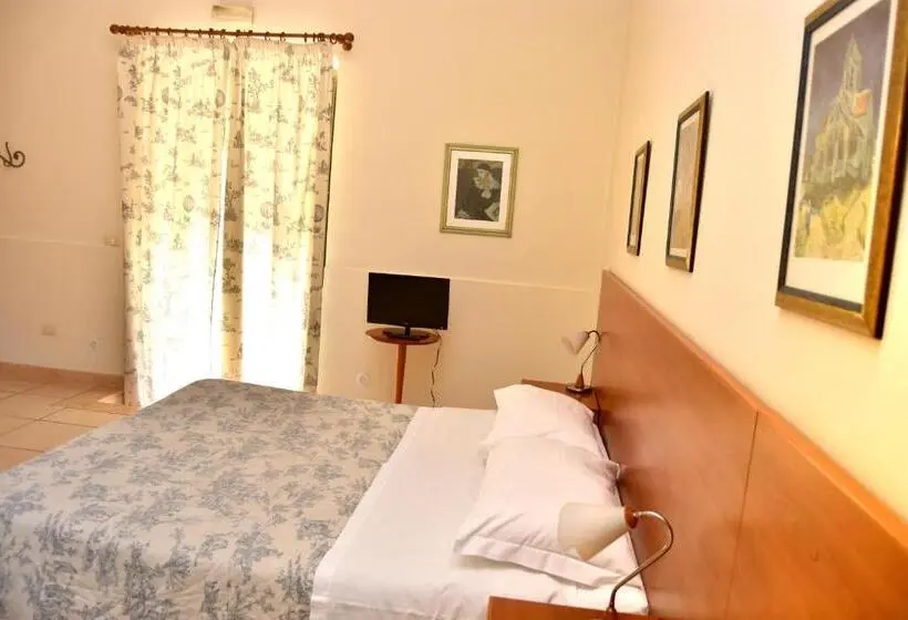 Basic Kolmen Hengen Huone, Affittacamere Sestiere Santa Caterina