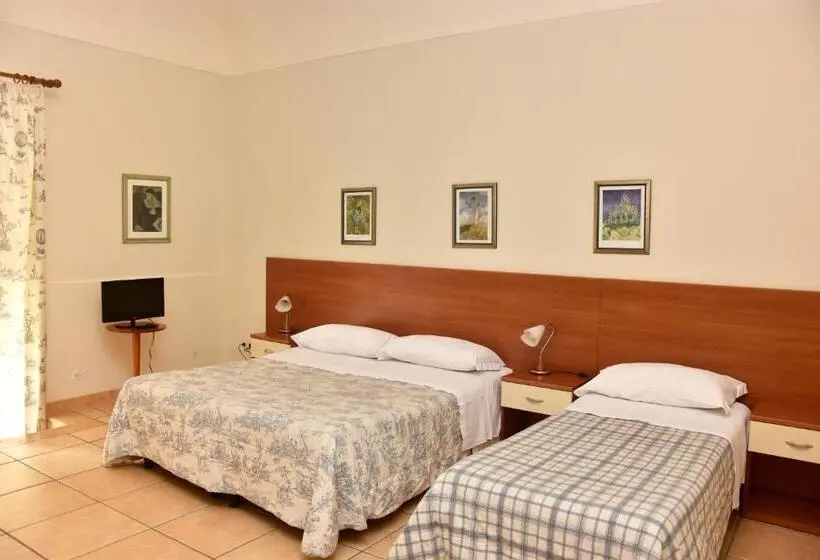 Basic Kolmen Hengen Huone, Affittacamere Sestiere Santa Caterina