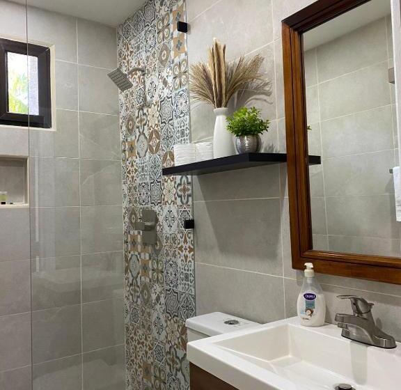 דירת שני חדרים, Coconut Row Boutique