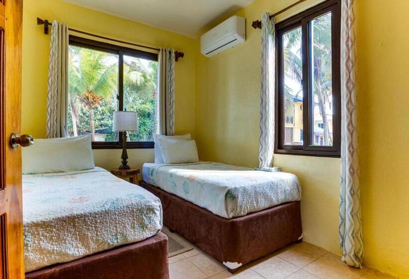 דירת שני חדרים, Coconut Row Boutique