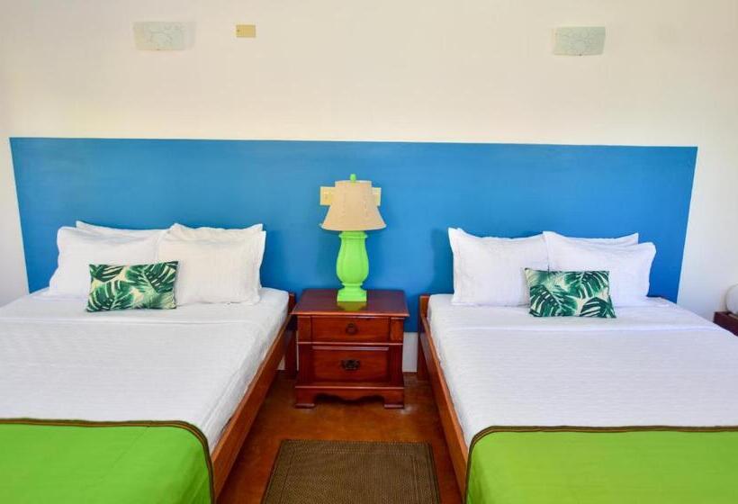 חדר סטנדרט לארבעה נוף לים, Coconut Row Boutique