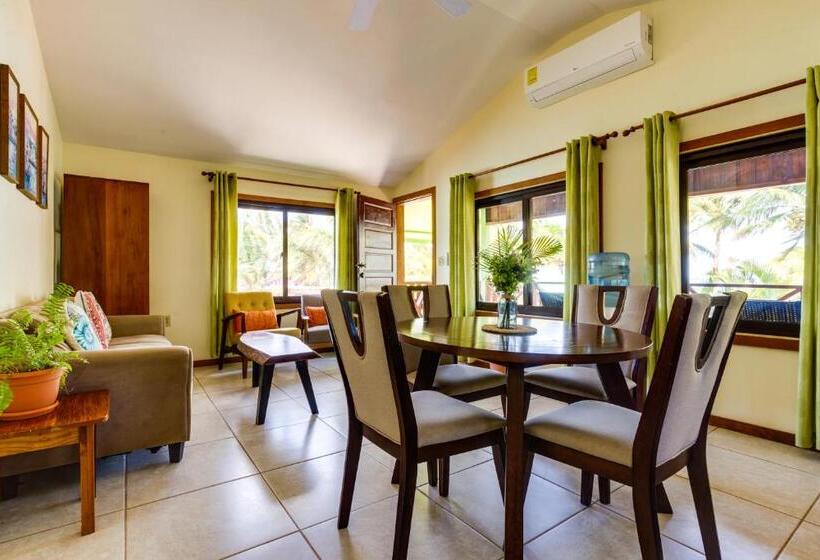 דירת חדר נוף לים, Coconut Row Boutique