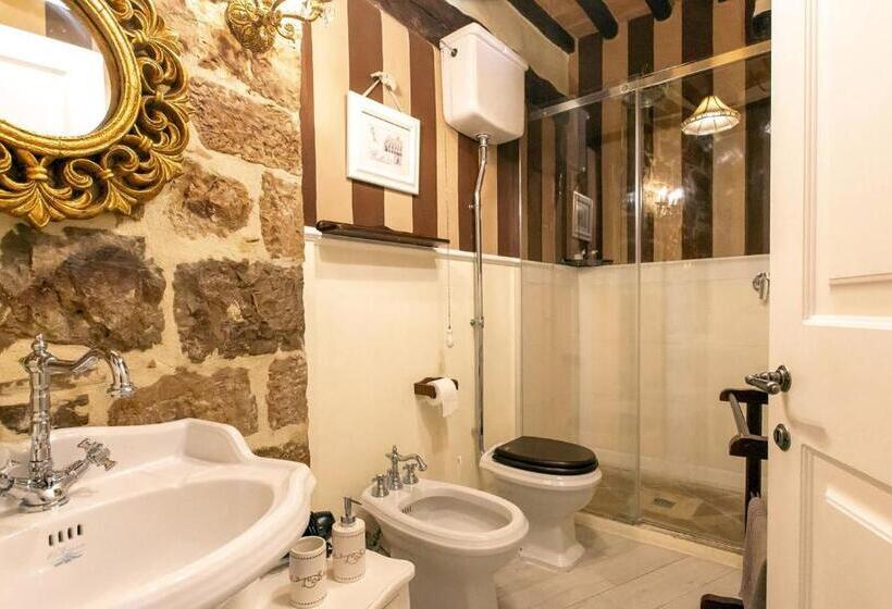 اتاق استاندارد با چشم‌انداز کوهستان, Residenza Teatro Antico