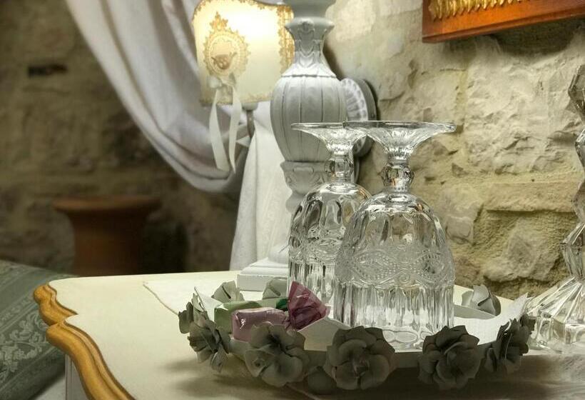 اتاق استاندارد با چشم‌انداز کوهستان, Residenza Teatro Antico