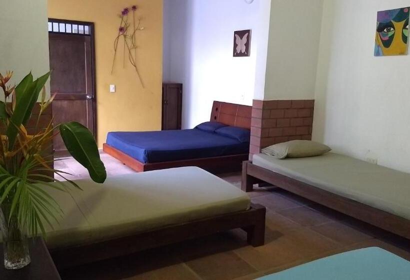 חדר משפחתי נוף לגינה, Hostal Casa De Los Virreyes