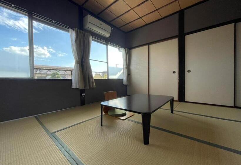 Номер Стандарт Четырехместный Совместный Санузел, Tsukigakireidesune