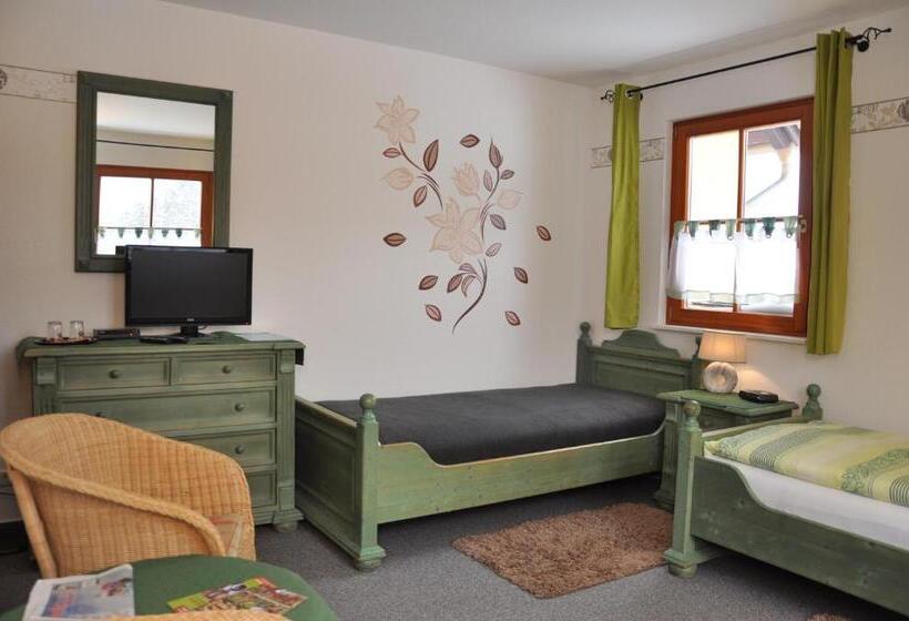 غرفة قياسية, Steakhouse & Pension Crazy Horse