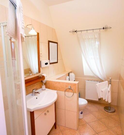 침실 1개 아파트, Göcsej Palatinus étterem és Panzió