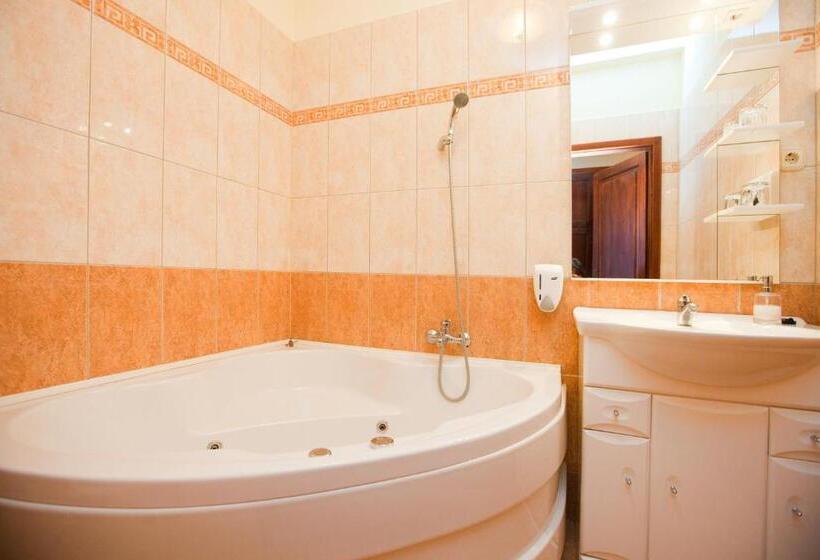 디럭스 룸, Göcsej Palatinus étterem és Panzió