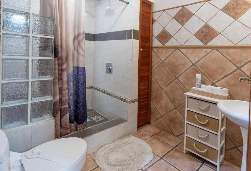 침실 3개 주택, Jungle Creek