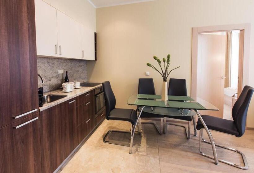 آپارتمان 2 خوابه با بالکن, Katrin Apartments