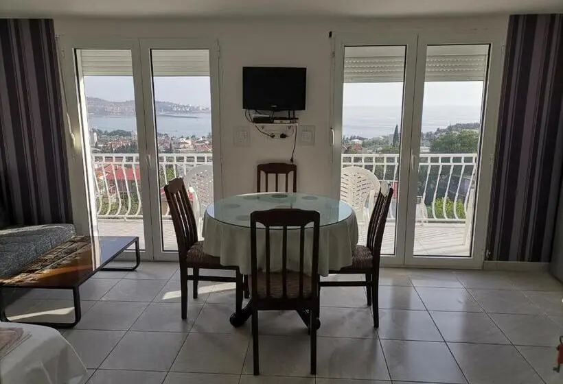 اتاق سه نفره سوپریور با چشم‌انداز دریا, Apartments Stevanovic