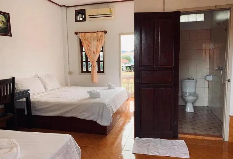 اتاق استاندارد سه نفره, Dalom Guesthouse