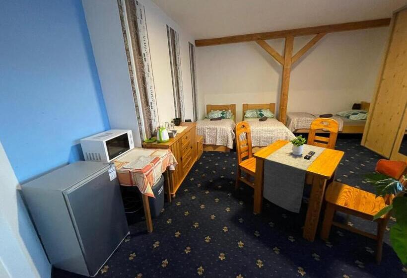 Четырехместный Номер Стандарт с Балконом, Guest House Na Kope Ku