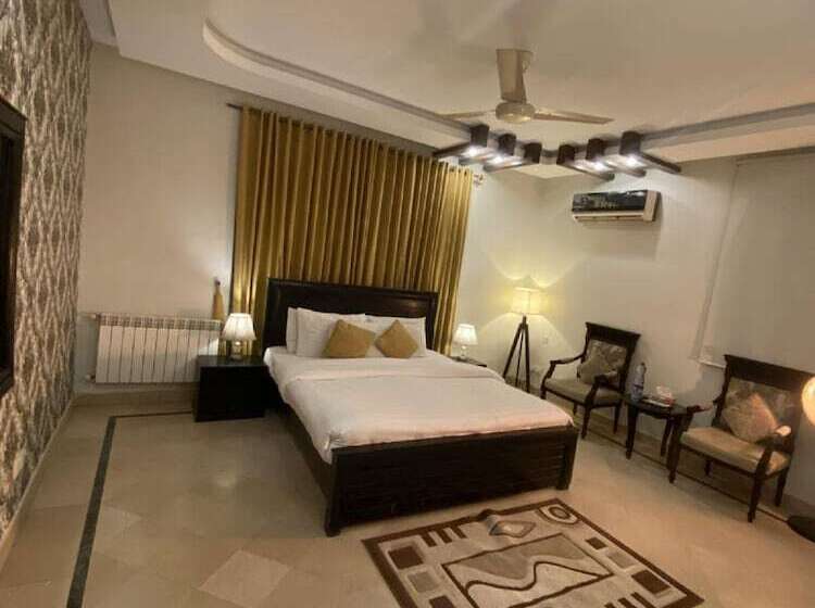 اتاق لوکس, Harvey S Guest House