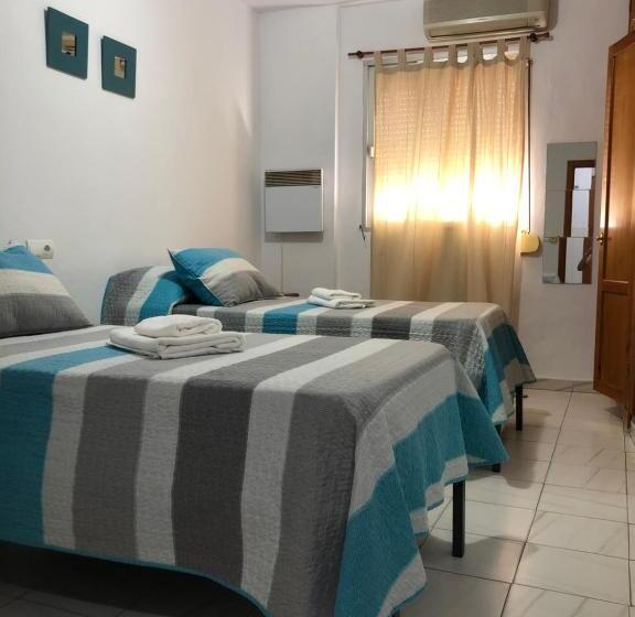 חדר סטנדרט לשלושה, Ochomin Hostel