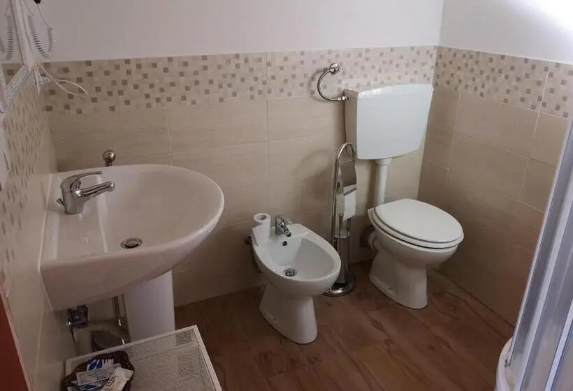 استودیوی استاندارد, Fontana La Pietra