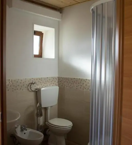 استودیوی استاندارد, Fontana La Pietra
