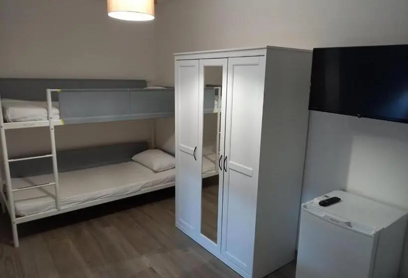 اتاق پریمیوم چهارنفره, Fontana La Pietra