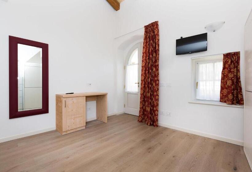 スタンダード４人部屋, Colle Ameno Room And Breakfast