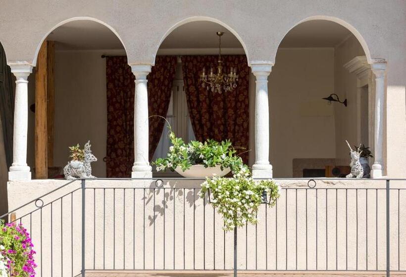 庭の見える１ベッドルームアパートメント, Colle Ameno Room And Breakfast