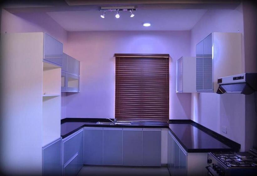 آپارتمان 1 خوابه با بالکن, Niv Villa