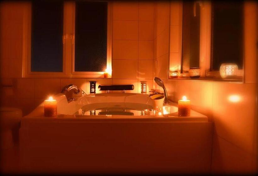 آپارتمان 1 خوابه با بالکن, Niv Villa