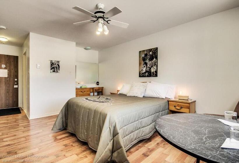 수피리어 룸 퀸 침대, Auberge Motel Drakkar