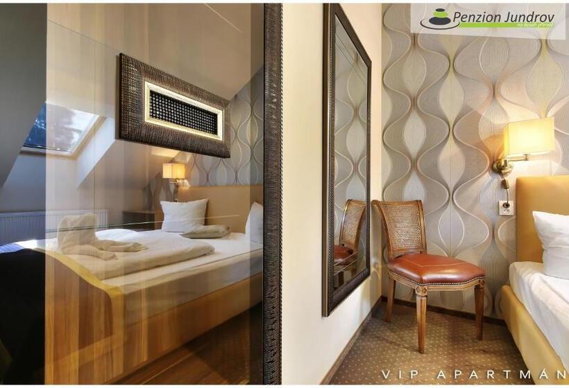 اتاق لوکس با وان آب گرم, Penzion Vanessa