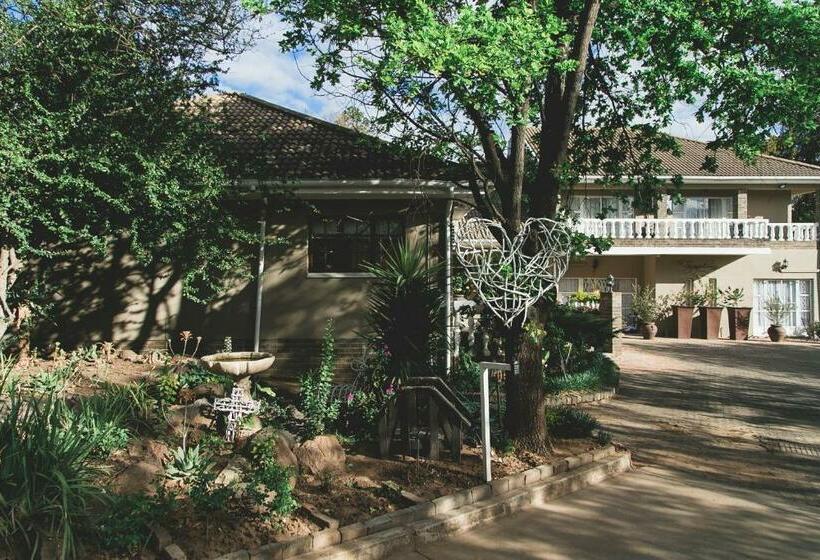 اتاق استاندارد, The Symphony Guest House