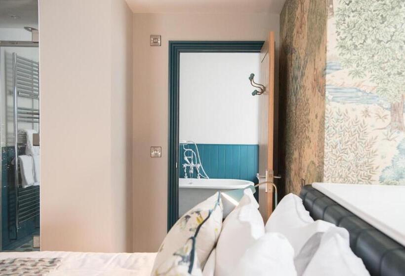 スーペリアファミリールーム, Helen Browning's Royal Oak