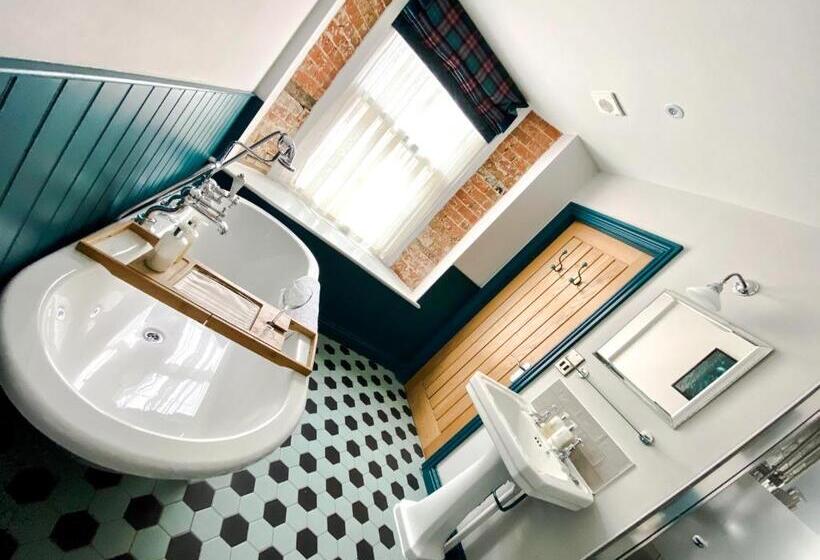 スーペリアファミリールーム, Helen Browning's Royal Oak