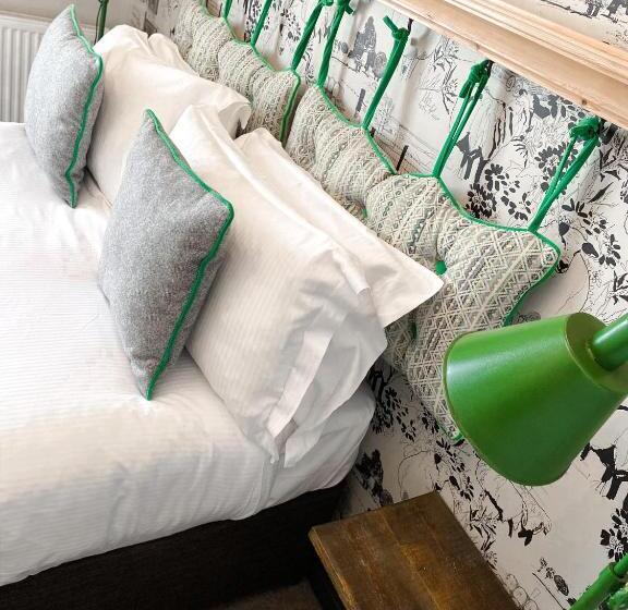 スタンダードルーム, Helen Browning's Royal Oak