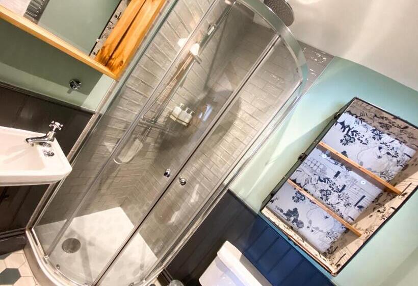 スタンダードルーム, Helen Browning's Royal Oak