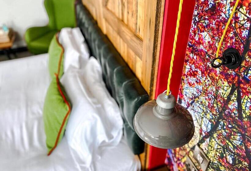 ファミリールーム, Helen Browning's Royal Oak