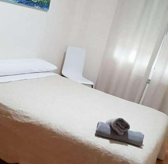 غرفة قياسية حمام مشترك, Pensión 9 De Abril