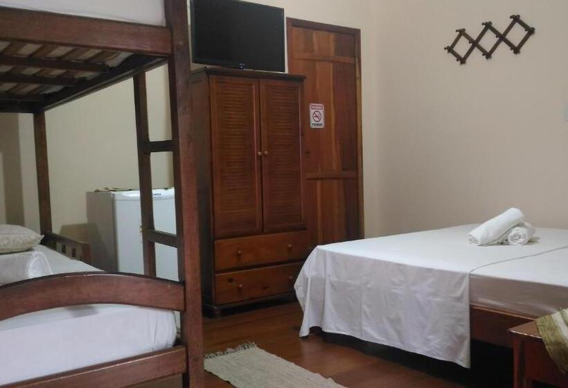 חדר לארבעה סטנדרטי עם מרפסת, Pousada Luar Do Prata