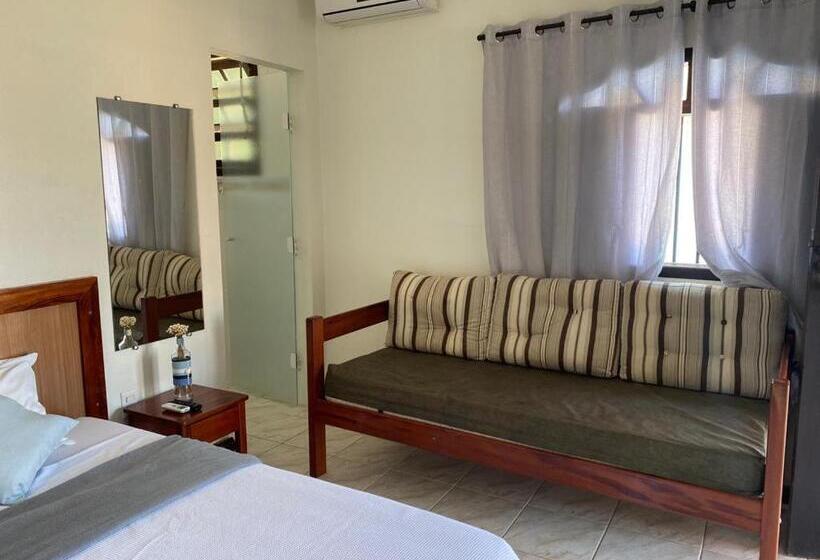 חדר סטנדרט לשלושה עם מרפסת, Pousada Luar Do Prata