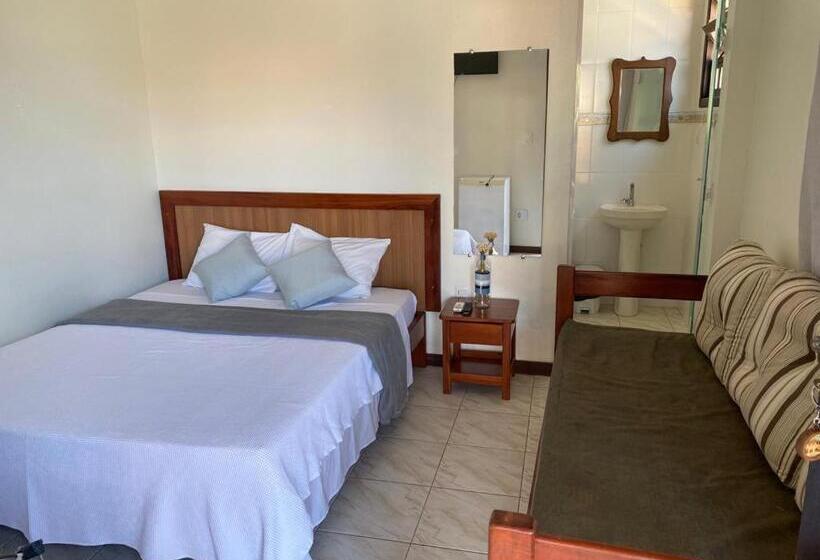 חדר סטנדרט לשלושה עם מרפסת, Pousada Luar Do Prata