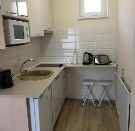 デラックススタジオ, Kristály Apartmanok