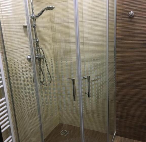 4인용 스탠다드 룸, Kristály Apartmanok