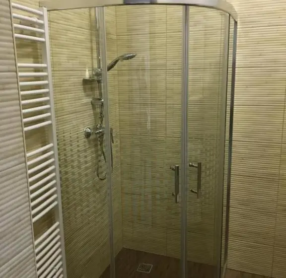 ファミリールーム, Kristály Apartmanok