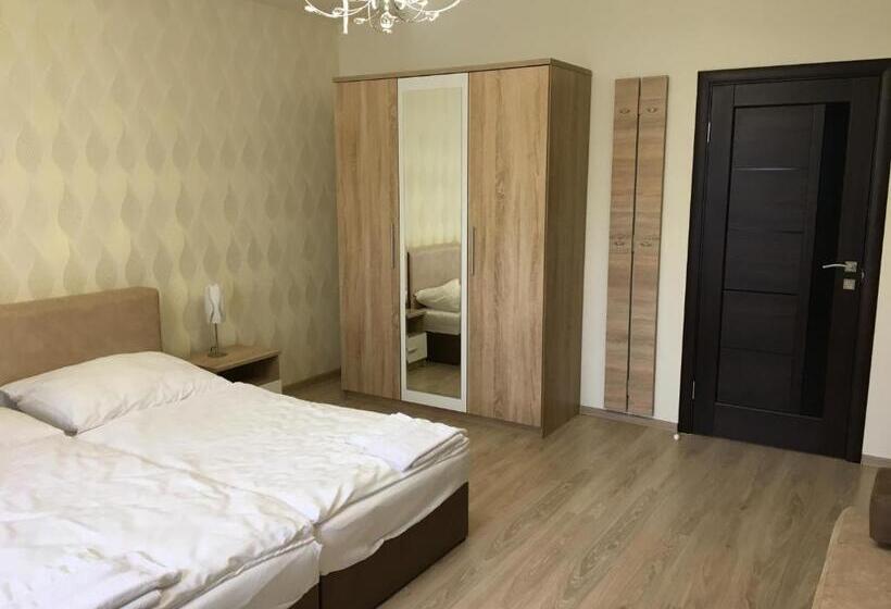 패밀리 룸, Kristály Apartmanok
