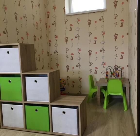 Семейный Номер, Kristály Apartmanok
